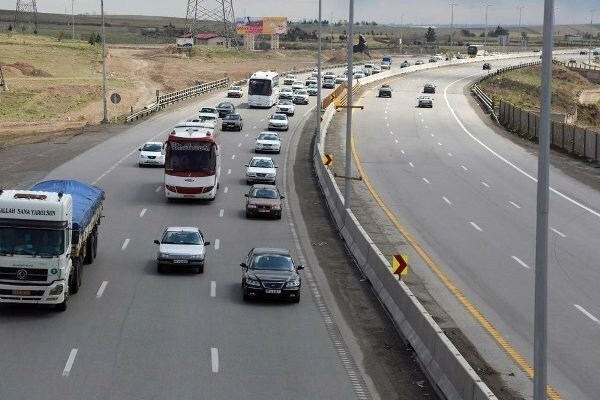 جاده‌های اردبیل زیر بار سفر و تخلف/ نیم‌میلیون گردشگر فقط در سرعین