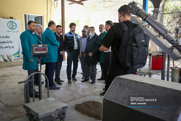 بازدید دبیرکل آستان مقدس امام حسین(ع) از کارخانه بازیافت اصفهان