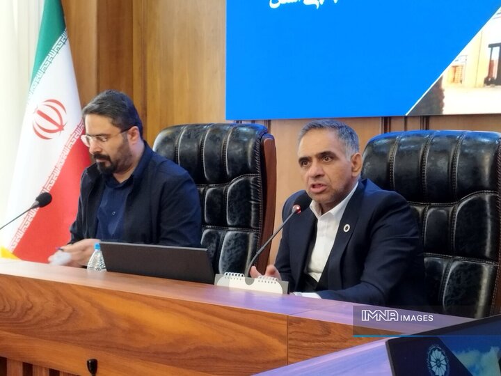 بانک‌مرکزی ۸ سال به کالای خارجی یارانه داد و به تولید داخلی ضربه زد