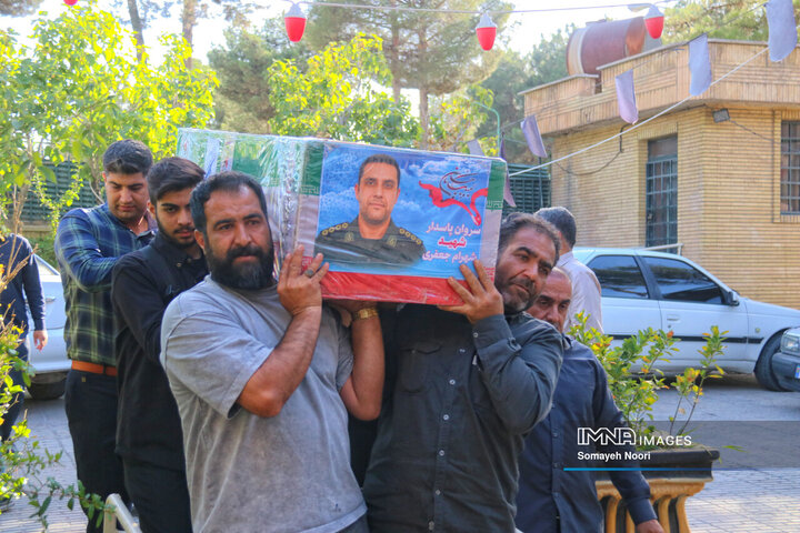 وداع با پیکر 2 شهید مدافع وطن در کرمانشاه
