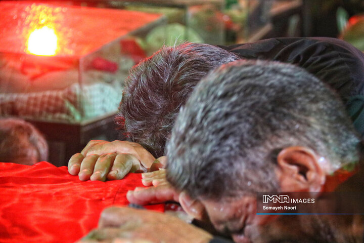 وداع با پیکر 2 شهید مدافع وطن در کرمانشاه