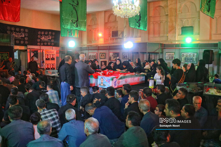 وداع با پیکر 2 شهید مدافع وطن در کرمانشاه
