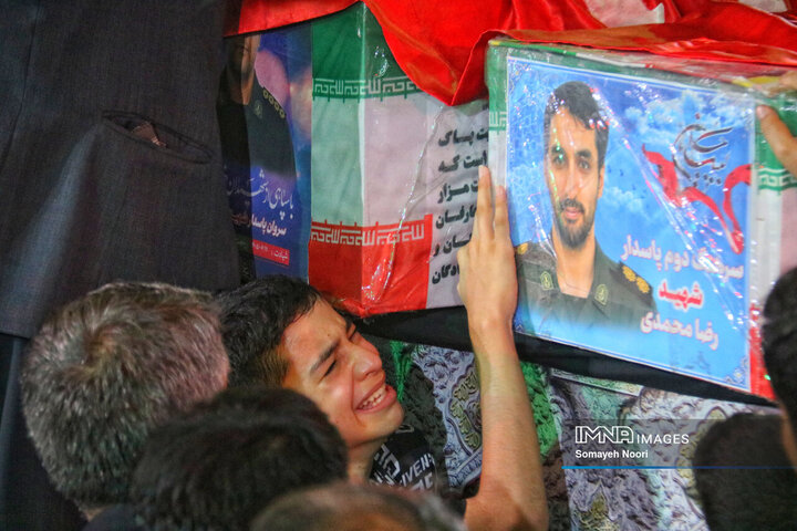 وداع با پیکر 2 شهید مدافع وطن در کرمانشاه