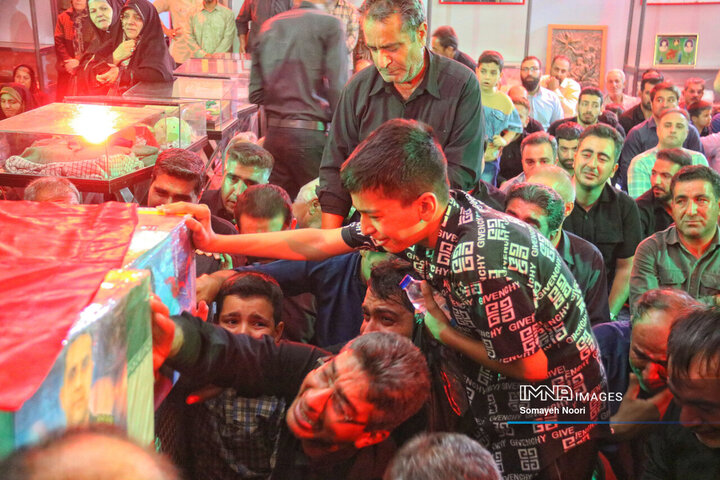 وداع با پیکر 2 شهید مدافع وطن در کرمانشاه