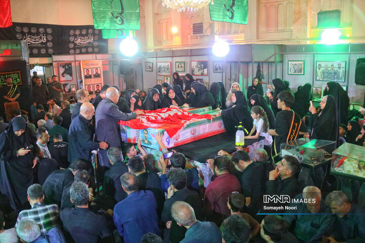 وداع با پیکر 2 شهید مدافع وطن در کرمانشاه