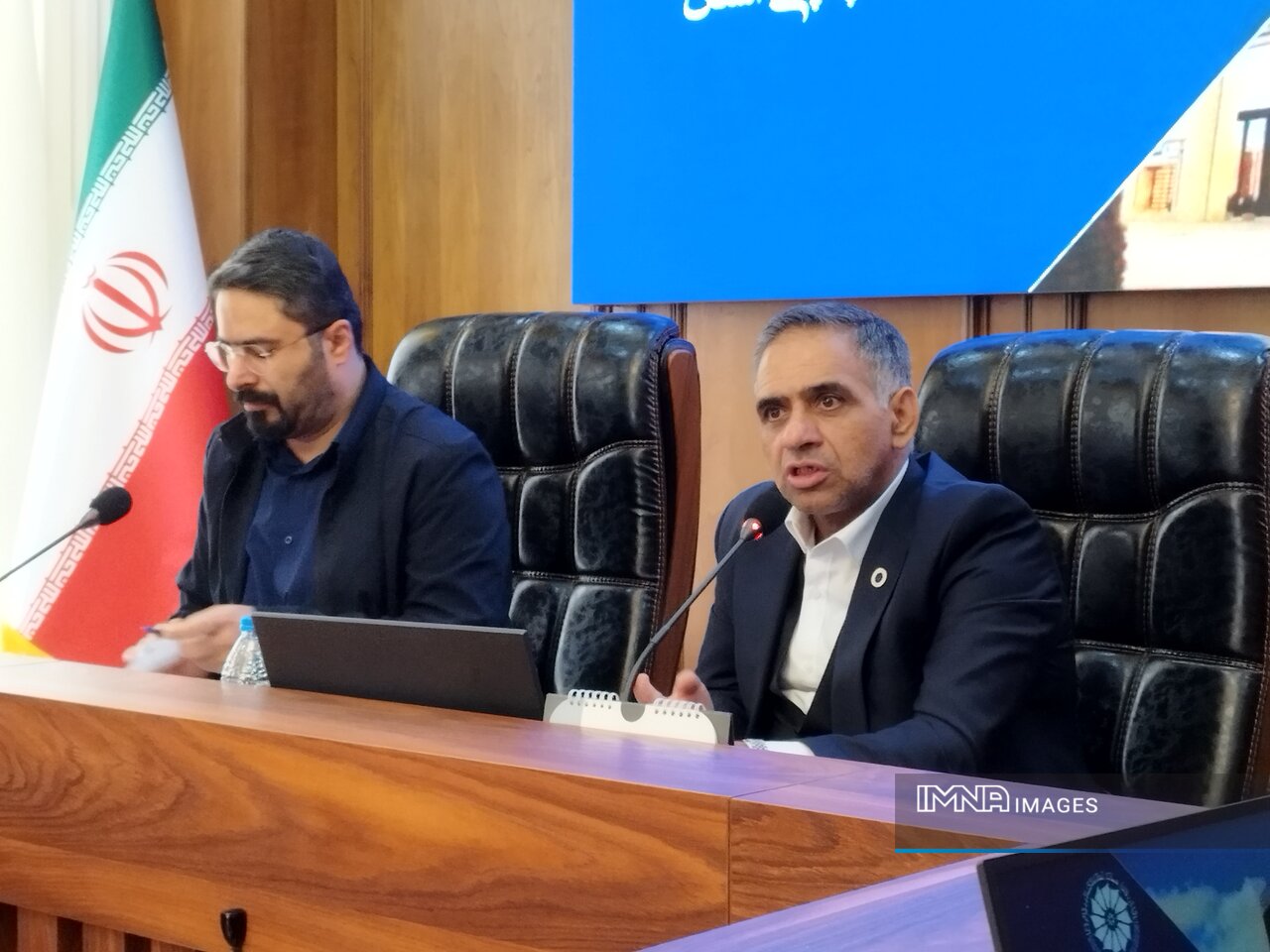 بانک‌مرکزی ۸ سال به کالای خارجی یارانه داد و به تولید داخلی ضربه زد