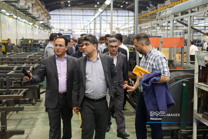 بازدید هیئت مدیریتی حمل‌ونقل کشور از خط تولید اتوبوس‌های اسنا