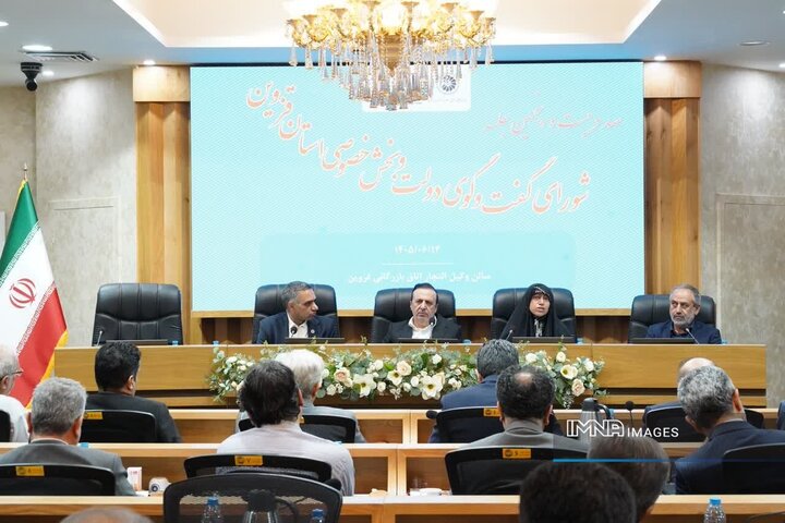 هدف اصلی سیاست‌های اقتصادی کاهش فشار بر معیشت مردم باشد