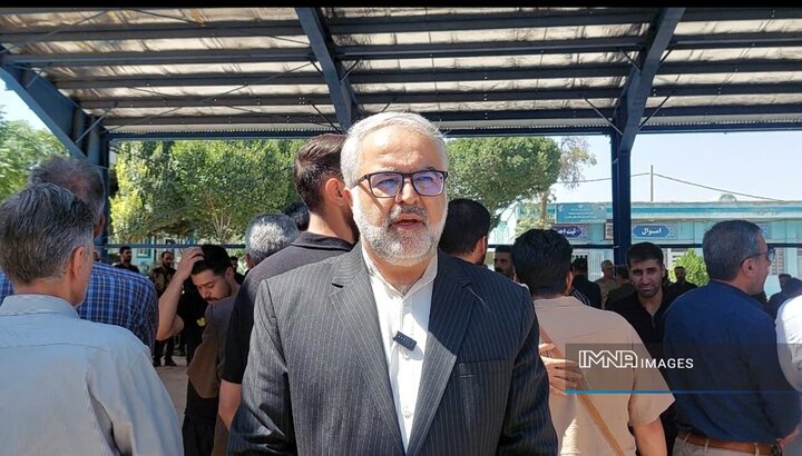 پیکر شهید رضا دارایی در کرمانشاه تشییع شد / فرماندار: خون شهدا ناامیدی دشمن را رقم می‌زند