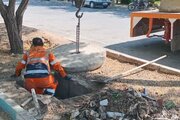 پاکسازی انهار و مادی‌های منطقه ۱۲ اصفهان برای پیشگیری از آب‌گرفتگی پاییزی