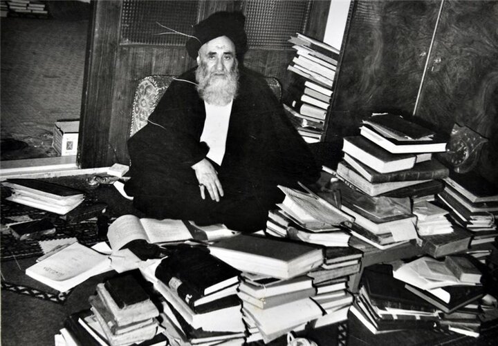 توجه رهبر شهید انقلاب به کتابی درباره آیت‌الله مرعشی