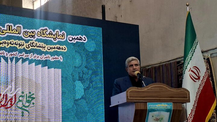 فضای مجازی نمی‌تواند جای کتاب را بگیرد