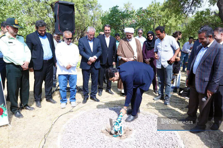 کلنگ‌زنی باغ-پارک ۱۸ هکتاری شهرداری قزوین در جشن پسته‌چینی