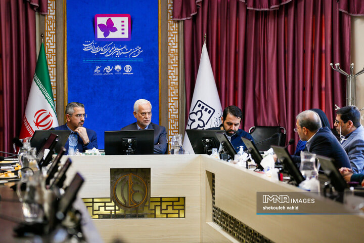 دیدار اعضای دبیرخانه جشنواره بین‌المللی فیلم‌های کودکان و نوجوانان با شهردار اصفهان