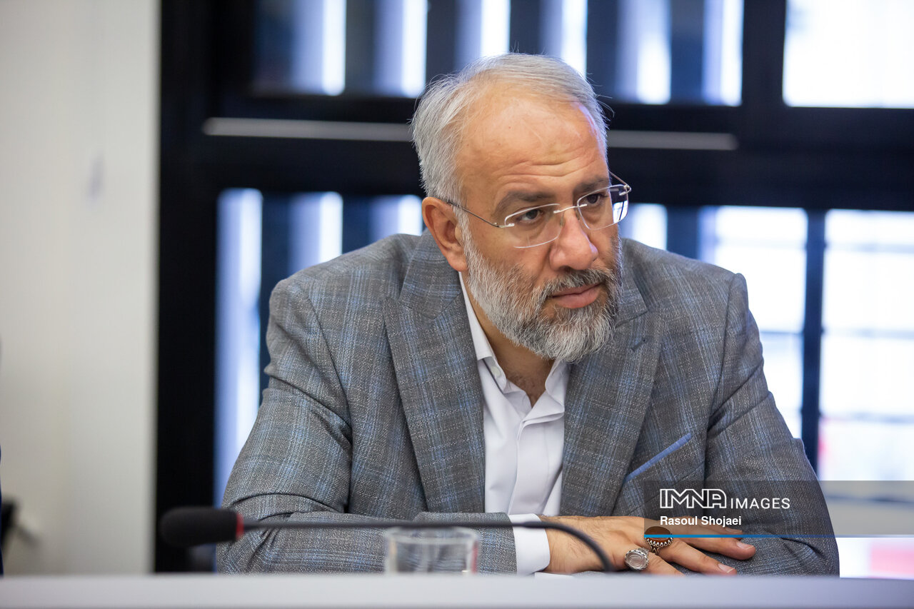 بررسی راهکارهای ساماندهی تخلفات شهری در باغ رضوان اصفهان