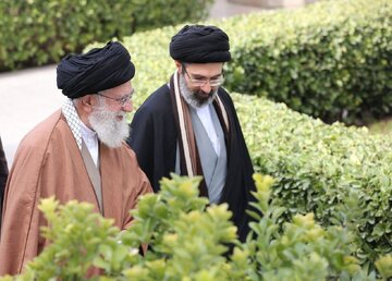 خدا خواست که ندیده عاشق آن پرده‌نشین شویم