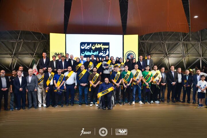 بدرقه ۲۹ ورزشکار و مربی عازم ناگویا توسط باشگاه سپاهان