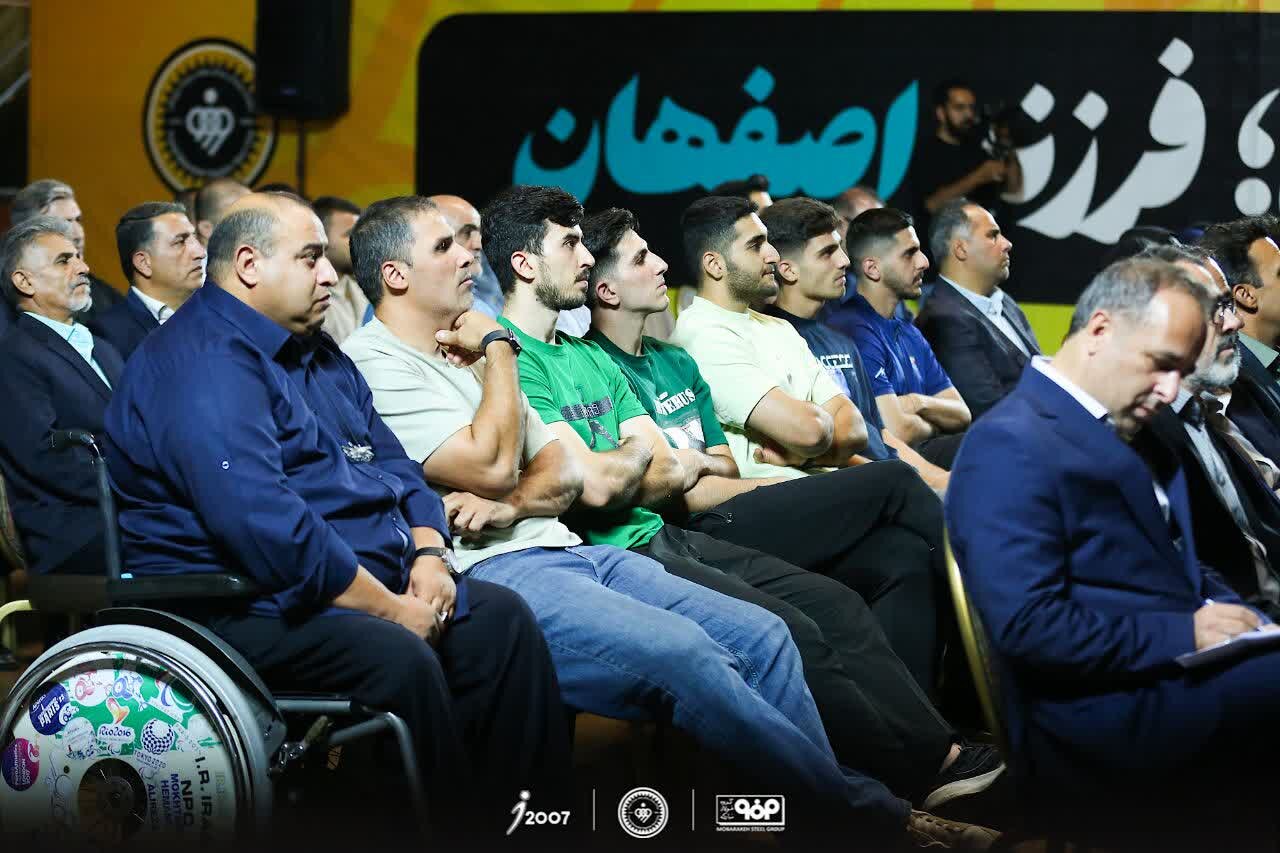 بدرقه ۲۹ ورزشکار و مربی عازم ناگویا توسط باشگاه سپاهان
