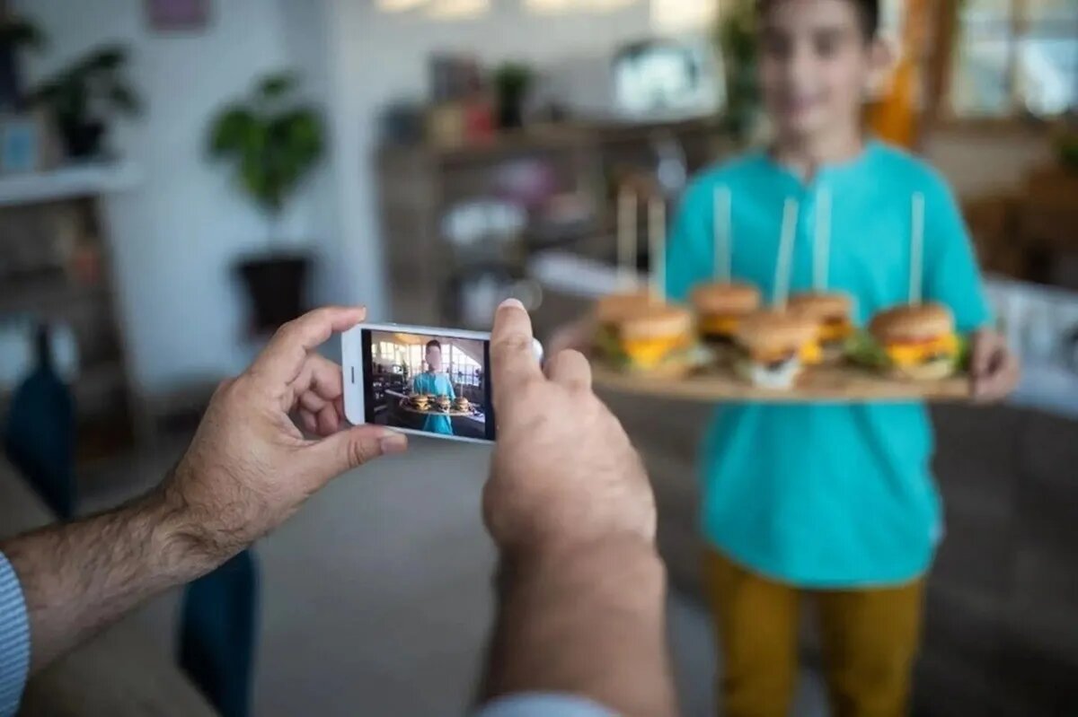 یک خانه، یک دوربین و میلیون‌ها نگاه