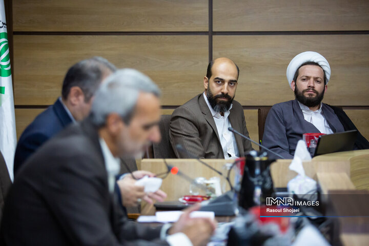 نشست نایب رییس کمیسیون امنیت ملی مجلس با فعالان علمی، فرهنگی و سیاسی اصفهان