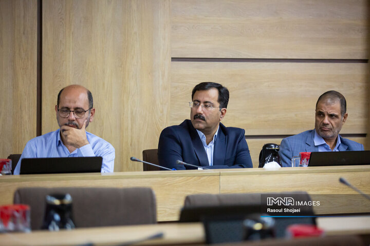 نشست نایب رییس کمیسیون امنیت ملی مجلس با فعالان علمی، فرهنگی و سیاسی اصفهان