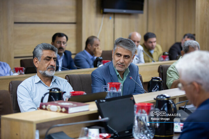 نشست نایب رییس کمیسیون امنیت ملی مجلس با فعالان علمی، فرهنگی و سیاسی اصفهان