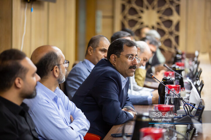 نشست نایب رییس کمیسیون امنیت ملی مجلس با فعالان علمی، فرهنگی و سیاسی اصفهان