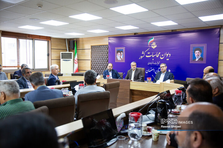 نشست نایب رییس کمیسیون امنیت ملی مجلس با فعالان علمی، فرهنگی و سیاسی اصفهان