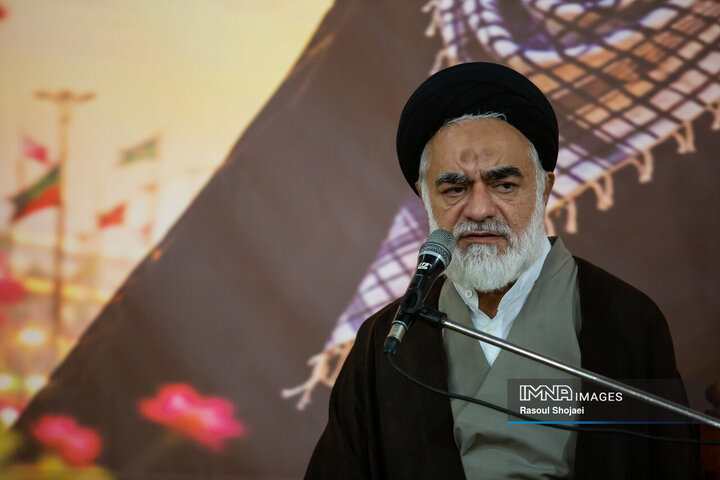 آیت‌الله سید ابوالحسن مهدوی، نماینده مردم اصفهان در مجلس خبرگان رهبری