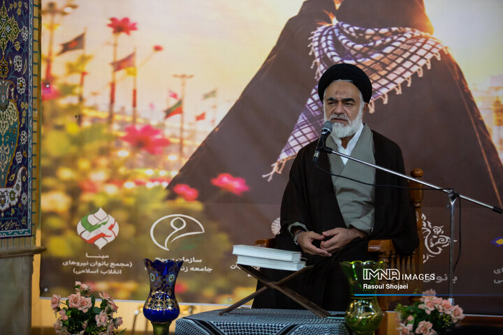 آیت‌الله سید ابوالحسن مهدوی، نماینده مردم اصفهان در مجلس خبرگان رهبری