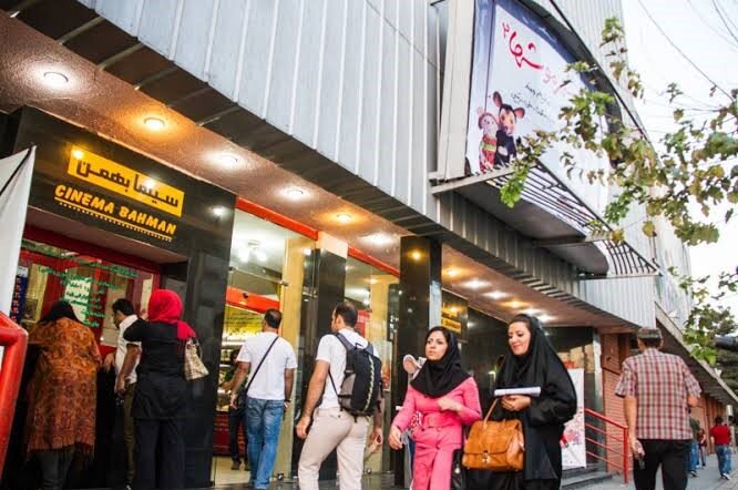 چرا سینمای ایران کم رونق شده است؟