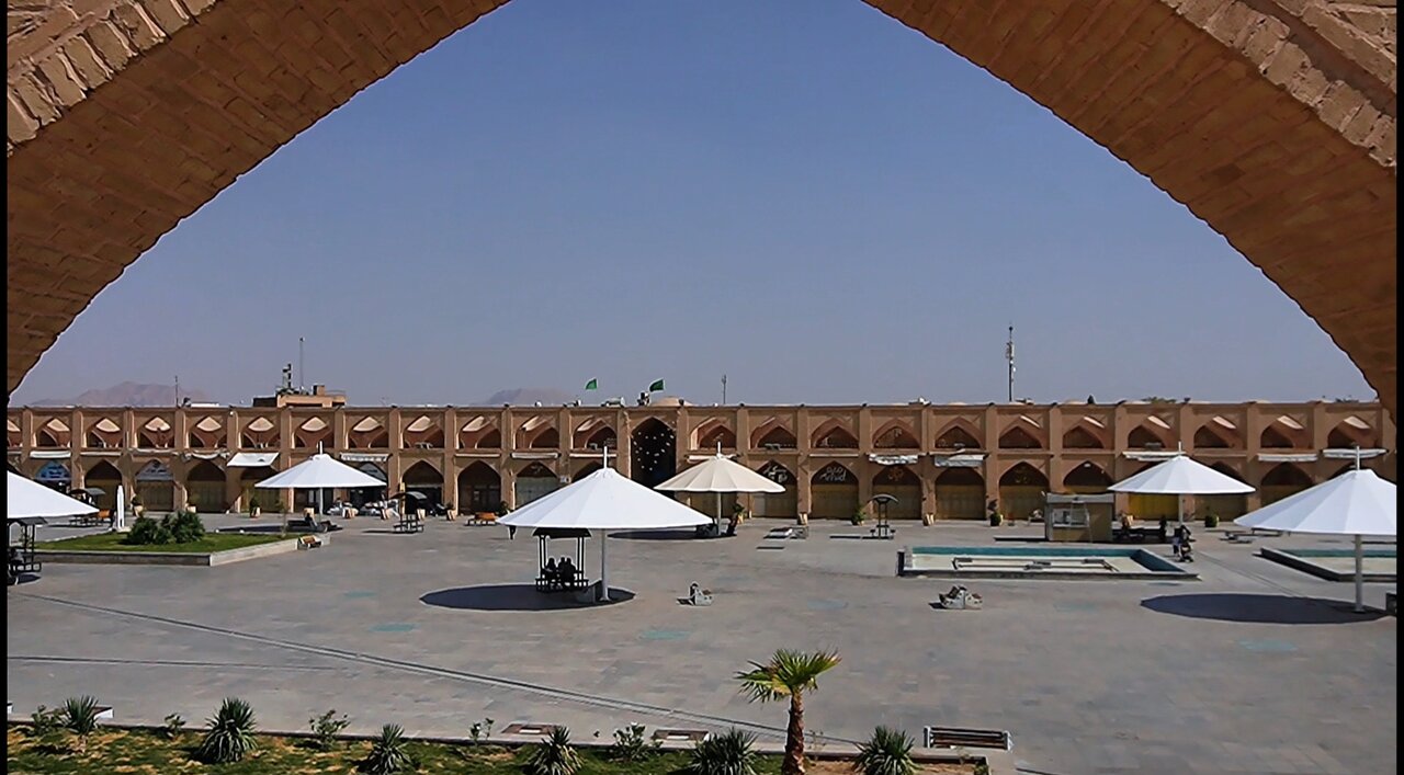 سایبان‌های مکانیزه؛ گامی برای آسایش شهروندان و زیبایی میدان امام علی (ع)