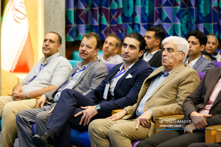 آیین تجلیل از صادرکنندگان نمونه استان اصفهان 1404