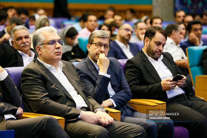آیین تجلیل از صادرکنندگان نمونه استان اصفهان 1404