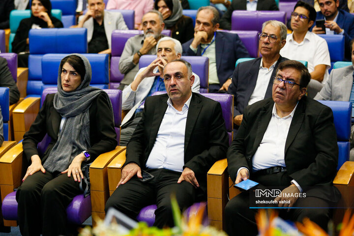 آیین تجلیل از صادرکنندگان نمونه استان اصفهان 1404