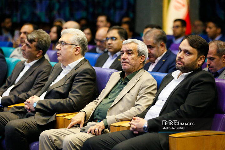 آیین تجلیل از صادرکنندگان نمونه استان اصفهان 1404