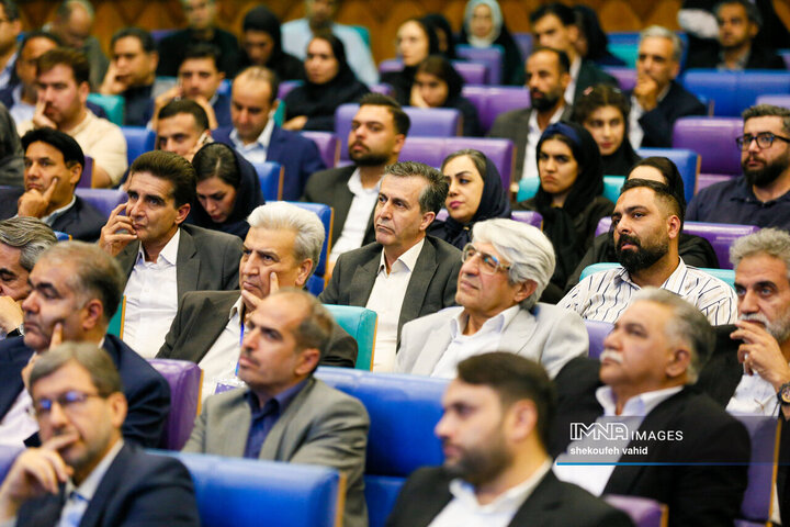 آیین تجلیل از صادرکنندگان نمونه استان اصفهان 1404