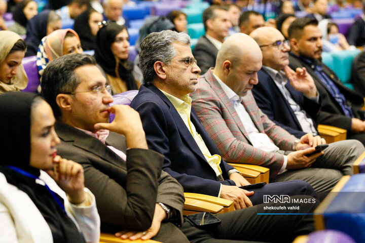 آیین تجلیل از صادرکنندگان نمونه استان اصفهان 1404