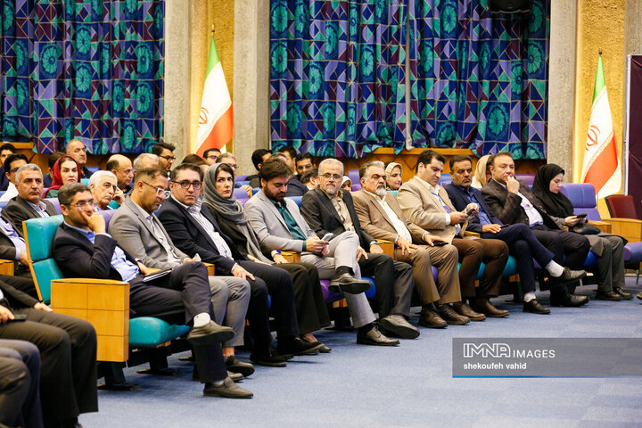 آیین تجلیل از صادرکنندگان نمونه استان اصفهان 1404