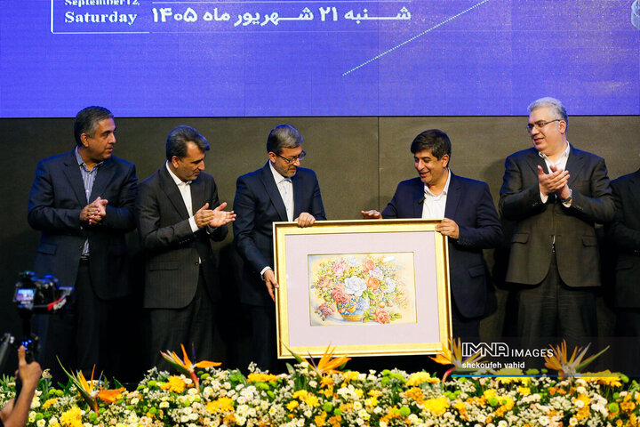 آیین تجلیل از صادرکنندگان نمونه استان اصفهان 1404