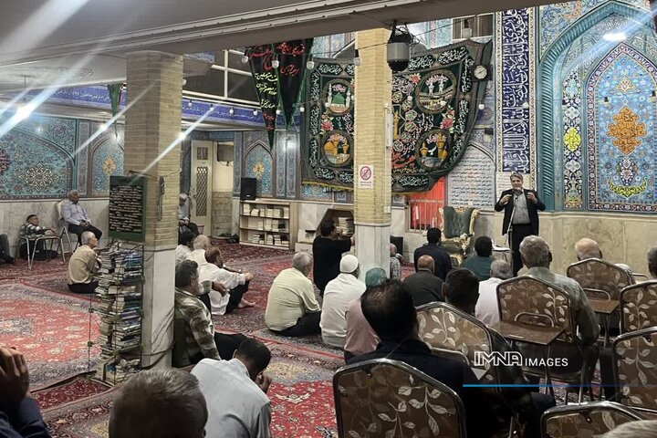 پاسخگویی مدیر منطقه ۲ و امام جمعه موقت اصفهان به مطالبات مردم در برزان