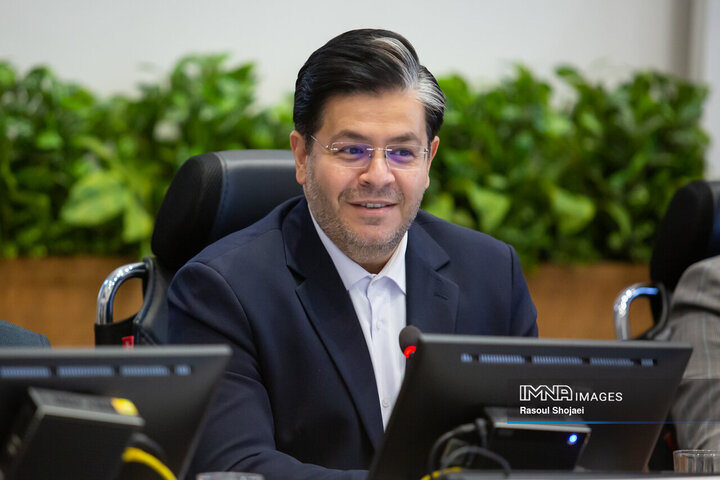 رونمایی از ۳۲ اتوبوس ۱۸ متری اصفهان همزمان با آغاز سال تحصیلی
