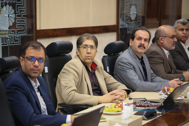 نشست کمیسیون اقتصادی مجلس با اداره کل امور مالیاتی استان اصفهان