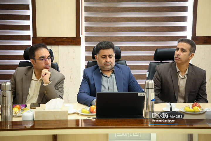 نشست کمیسیون اقتصادی مجلس با اداره کل امور مالیاتی استان اصفهان