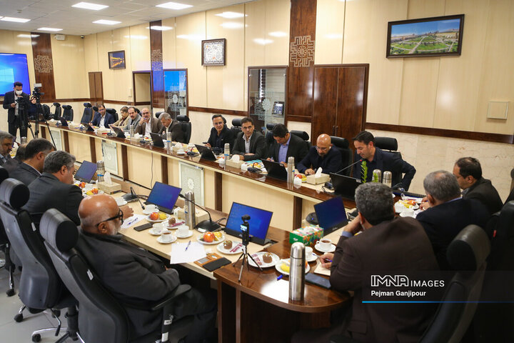 نشست کمیسیون اقتصادی مجلس با اداره کل امور مالیاتی استان اصفهان
