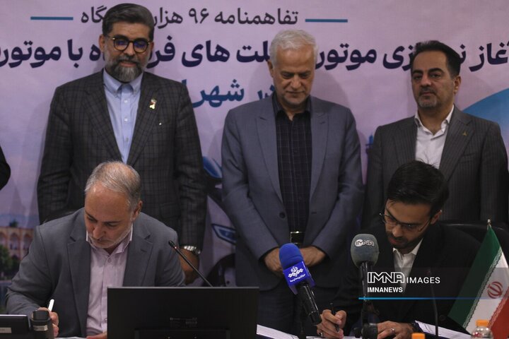 تفاهم‌نامه خرید موتورسیکلت‌های برقی با تسهیلات قرض‌الحسنه