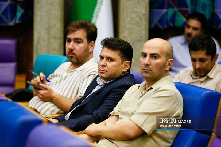 نشست کمیسیون اقتصادی مجلس و فعالان اقتصادی استان اصفهان