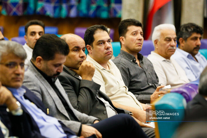 نشست کمیسیون اقتصادی مجلس و فعالان اقتصادی استان اصفهان