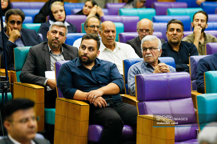 نشست کمیسیون اقتصادی مجلس و فعالان اقتصادی استان اصفهان