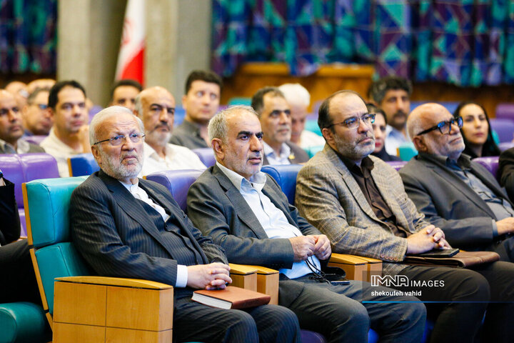 نشست کمیسیون اقتصادی مجلس و فعالان اقتصادی استان اصفهان